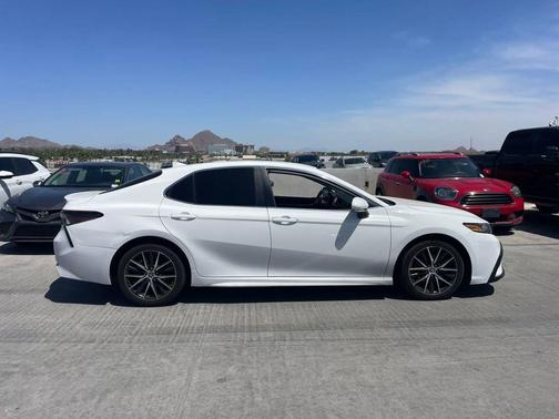 White 2022 Toyota Camry SE