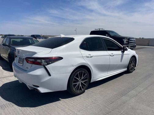 White 2022 Toyota Camry SE