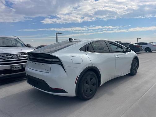 2026 Toyota Prius Plug-In Hybrid SE