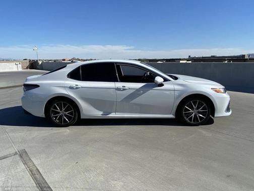 2024 Toyota Camry Hybrid XLE