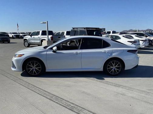 2024 Toyota Camry Hybrid XLE