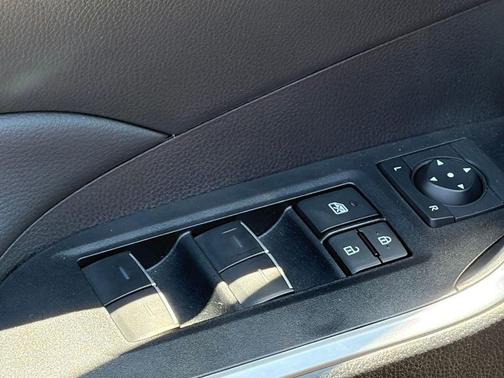 Pearl 2025 Toyota RAV4 XLE