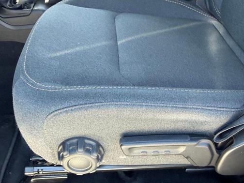 Granite Crystal Metallic Clearcoat 2025 Jeep Wrangler 4-Door Sahara 4x4