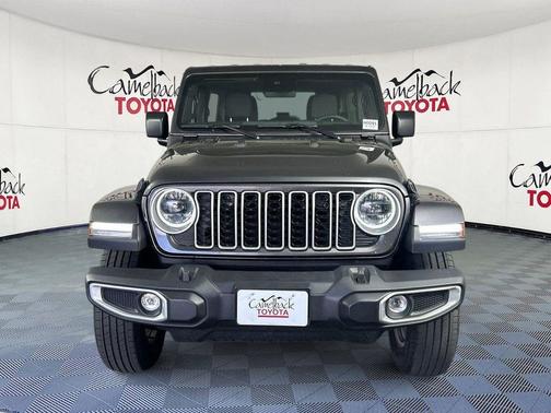 Granite Crystal Metallic Clearcoat 2025 Jeep Wrangler 4-Door Sahara 4x4