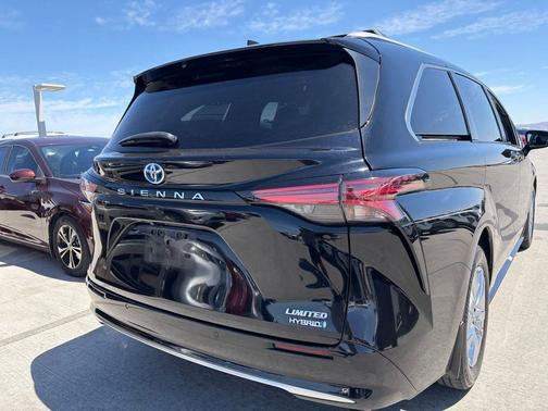 Midnight Black Metallic 2024 Toyota Sienna Limited