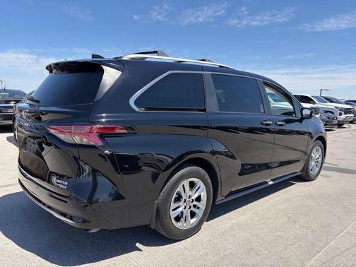 Midnight Black Metallic 2024 Toyota Sienna Limited
