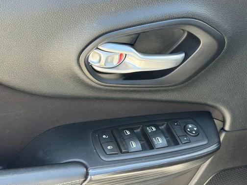 Billet Silver Metallic Clearcoat 2015 Jeep Cherokee Latitude