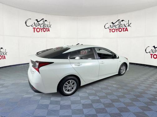 Blizzard Pearl 2020 Toyota Prius XLE