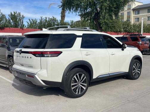 2023 Nissan Pathfinder Platinum FWD
