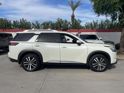 2023 Nissan Pathfinder Platinum FWD