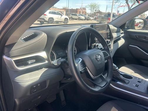 2025 Toyota Highlander LE