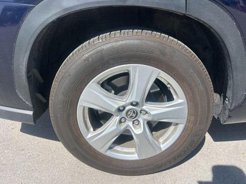 2025 Toyota Highlander LE