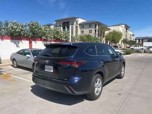 2025 Toyota Highlander LE