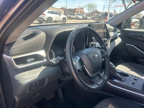 2025 Toyota Highlander LE