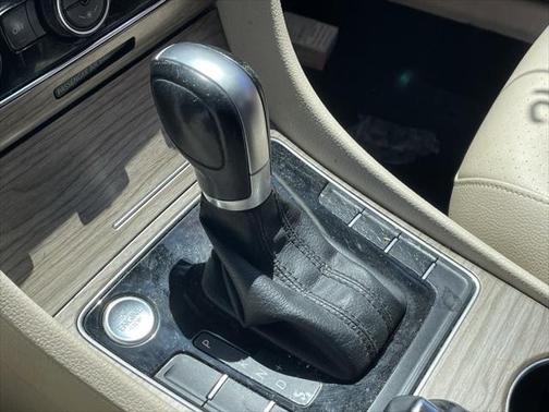 2017 Volkswagen Passat 1.8T SE