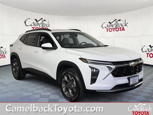 Summit White 2025 Chevrolet Trax LT