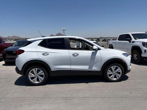 Summit White 2025 Chevrolet Trax LT