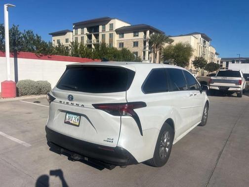 2022 Toyota Sienna XLE