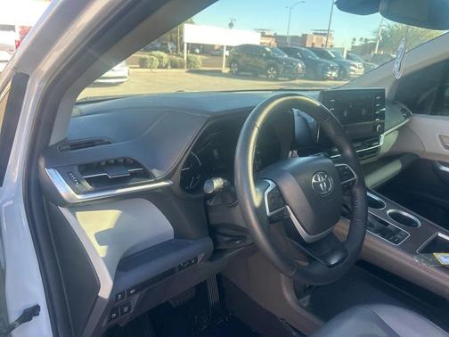 2022 Toyota Sienna XLE