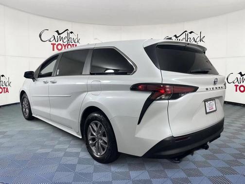 2022 Toyota Sienna XLE
