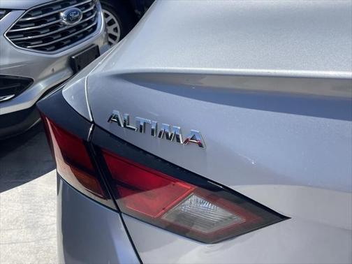 2021 Nissan Altima SR FWD