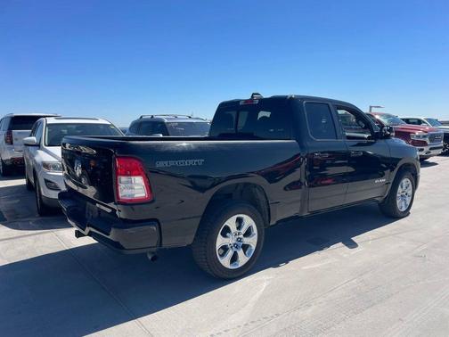 Diamond Black Crystal Pearlcoat 2022 RAM 1500 Big Horn/Lone Star