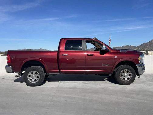 2022 RAM 2500 Laramie Crew Cab 4x4 6'4' Box