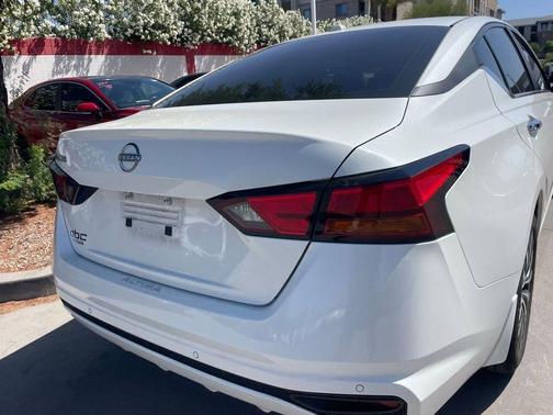 Pearl White Tricoat 2025 Nissan Altima 2.5 SV