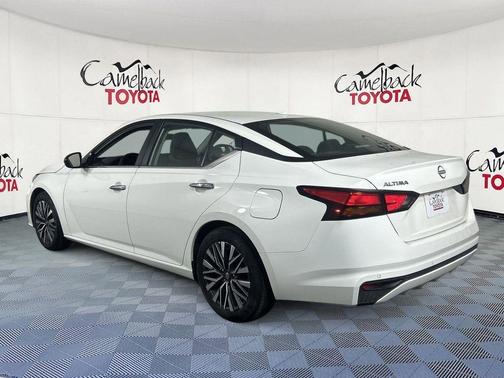 Glacier White 2025 Nissan Altima 2.5 SV