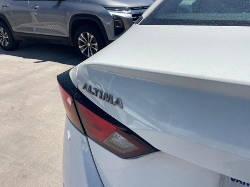 Glacier White 2025 Nissan Altima 2.5 SV