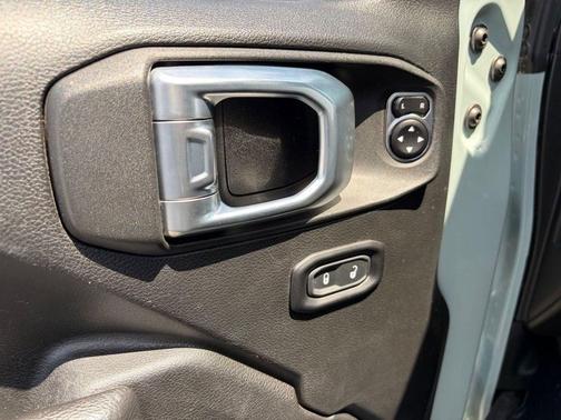 Earl Clearcoat 2023 Jeep Wrangler 4xe Rubicon