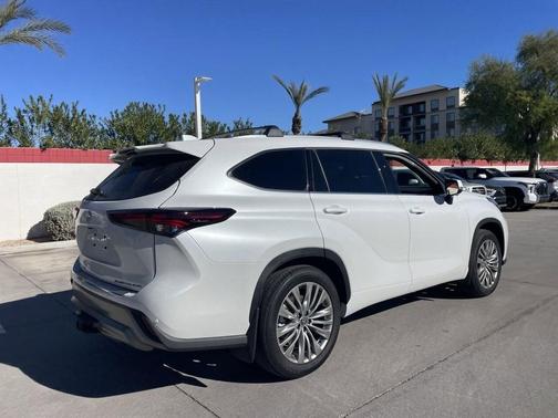 2026 Toyota Highlander Platinum