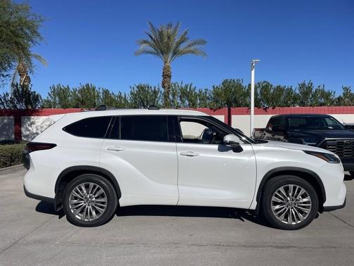 2026 Toyota Highlander Platinum