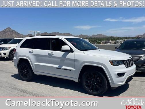 Bright White Clearcoat 2021 Jeep Grand Cherokee Laredo
