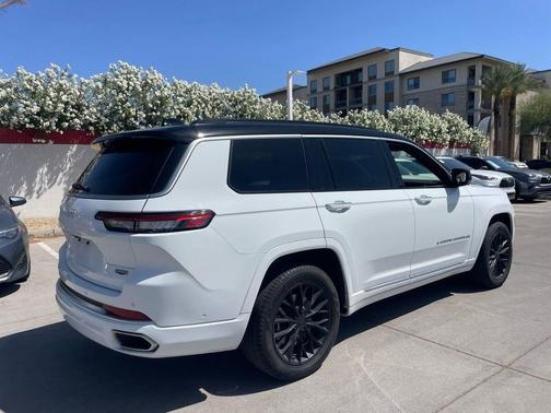 Bright White Clearcoat 2024 Jeep Grand Cherokee L Summit