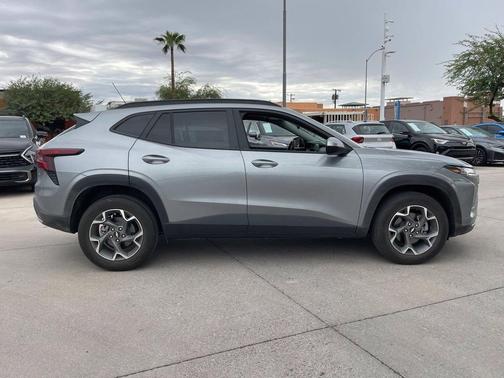 Sterling Gray Metallic 2025 Chevrolet Trax LT