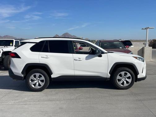 2019 Toyota RAV4 LE