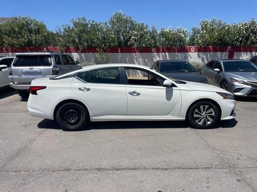 Glacier White 2021 Nissan Altima S FWD