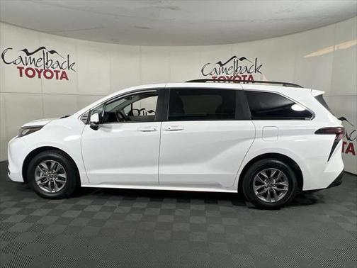 2023 Toyota Sienna LE