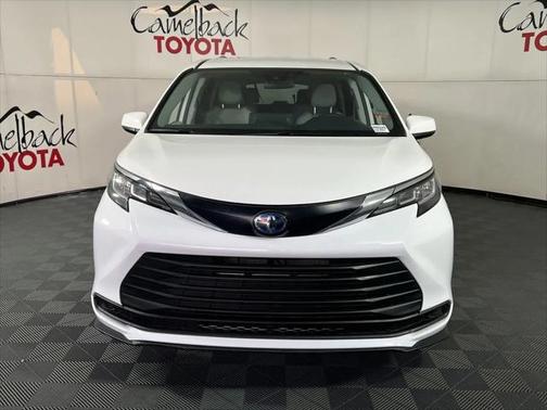 2023 Toyota Sienna LE