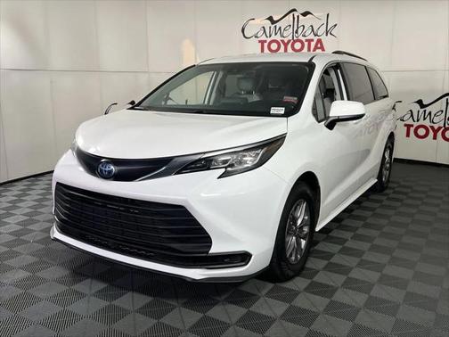 2023 Toyota Sienna LE
