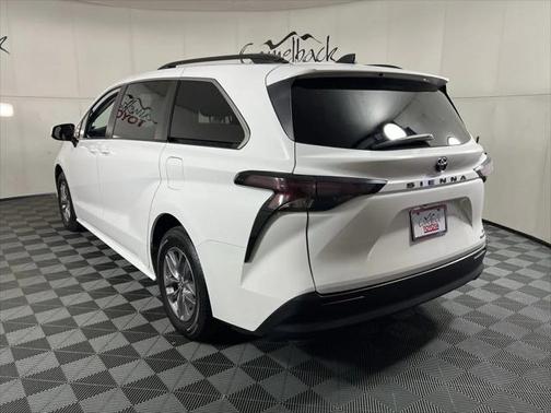 2023 Toyota Sienna LE