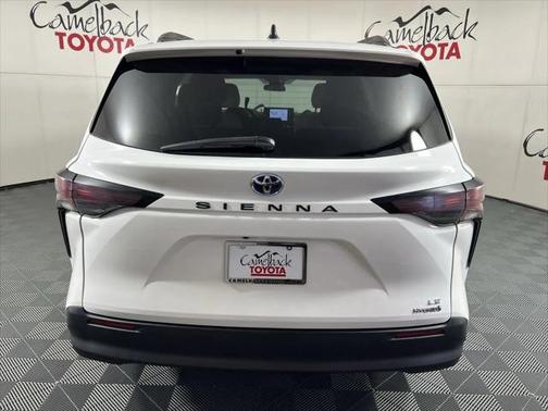 2023 Toyota Sienna LE
