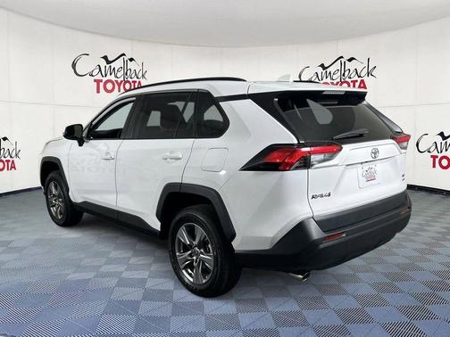 Ice Cap 2024 Toyota RAV4 XLE
