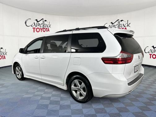 2020 Toyota Sienna LE