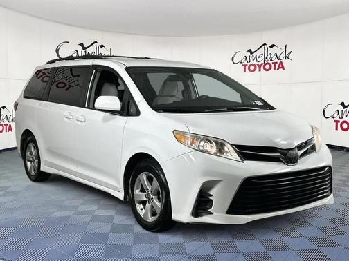 2020 Toyota Sienna LE