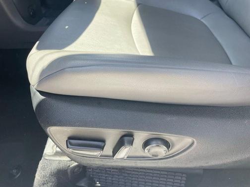 Wind Chill Pearl 2024 Toyota Sienna XLE