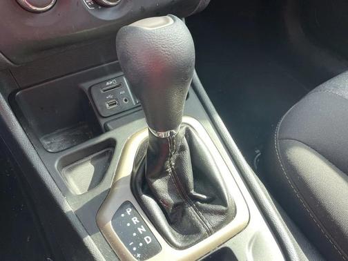 2017 Jeep Cherokee Sport