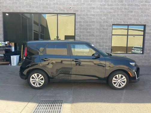Fusion Black 2023 Kia Soul LX