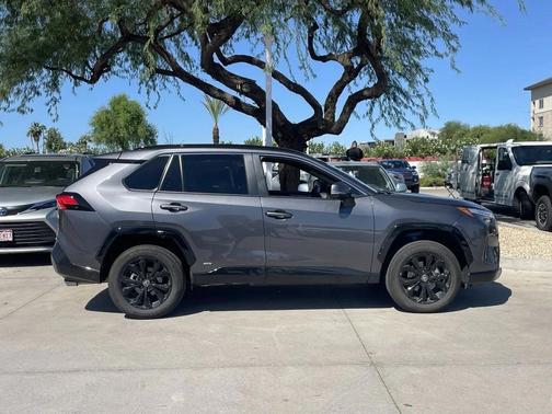 2025 Toyota RAV4 Hybrid SE
